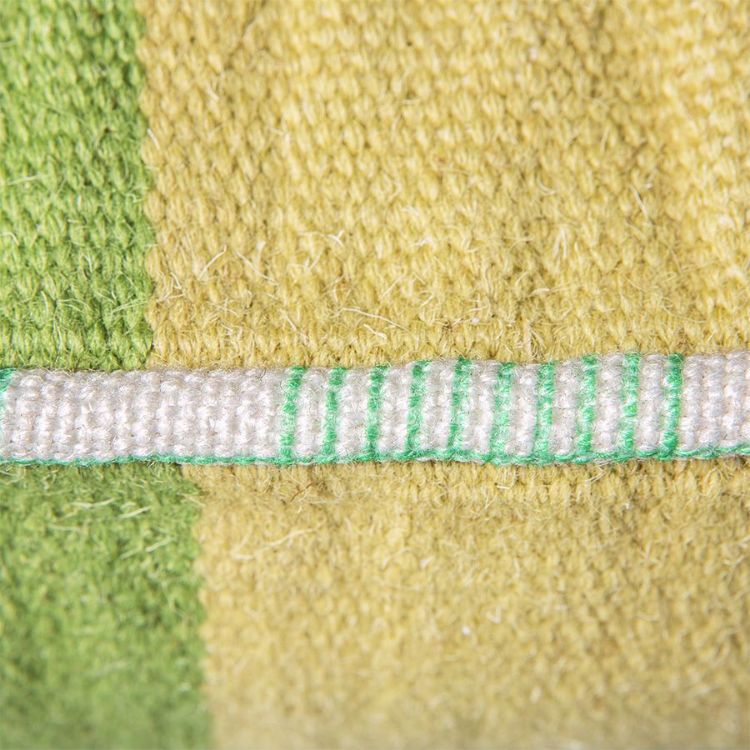 Cojin de lana verde. Hkliving